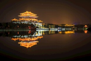 西安夜景之古建筑倒影