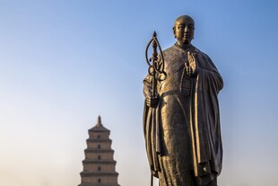 大雁塔旁玄奘法师雕像
