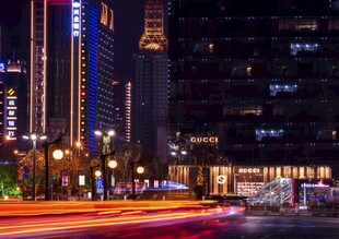 城市夜景车流绚丽灯光