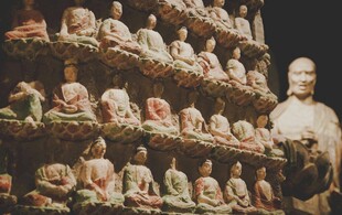 佛像群像展示