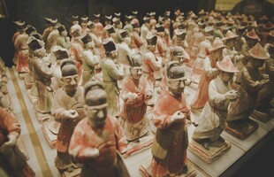 大型聚会现场人群密集