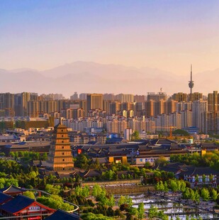 古城新貌 城市与古塔的交融