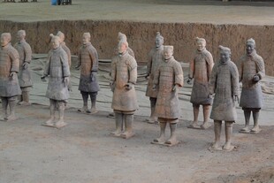 秦代兵马俑阵列展示