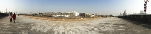 海边人群活动场景