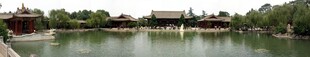 湖畔中式建筑风景如画