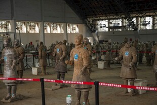 兵马俑展厅内的壮观景象