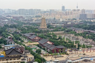 俯瞰古城西安城市风貌