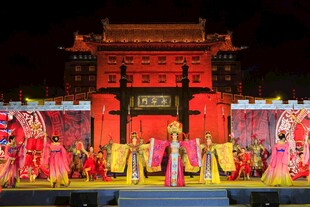 古城舞台古装表演场景