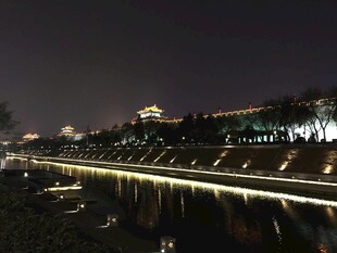 古城墙夜景璀璨灯光秀