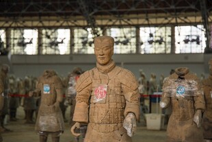 兵马俑展示厅壮观景象