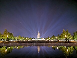 夜晚城市地标建筑美丽夜景