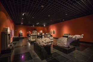 博物馆内的古代展品陈列