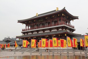 中式古建筑色彩绚丽楼阁