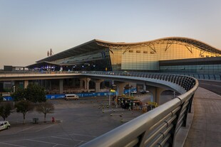 现代化机场外观景象