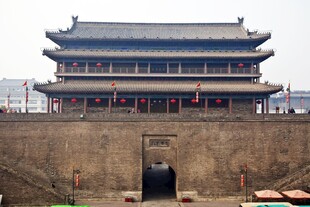 西安古城墙宏伟城门景观