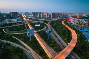 城市立交桥夜景璀璨