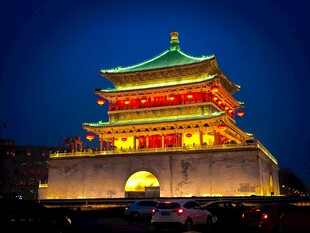 西安钟楼夜景璀璨夺目