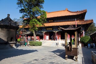 古色古香中式庙宇庭院