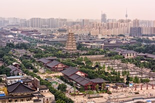 古城风貌与现代城市交相辉映