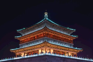 西安钟楼夜景璀璨夺目