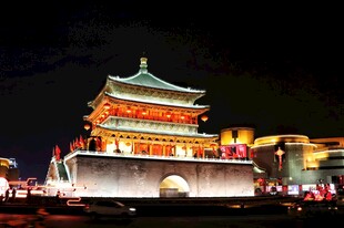 西安钟楼夜景璀璨迷人