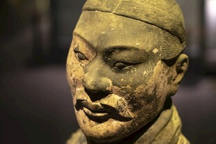 秦代兵马俑面部特写