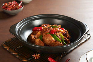 美味砂锅鸡肉煲