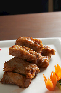 美味香煎排骨摆盘精致