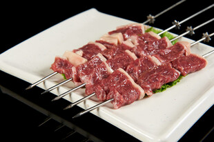 烤牛肉串摆盘展示