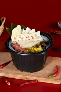美味自热火锅食材丰富