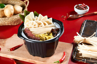 美味自热火锅食材丰富