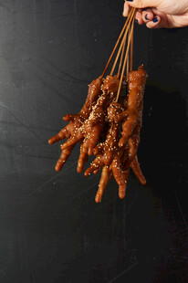 美味鸡爪串 诱人小吃
