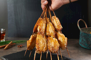 美味烤鸡翅串串诱人