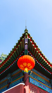 天津大悲禅院中式建筑上的红灯笼