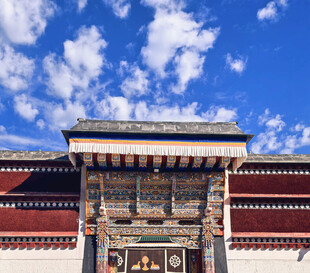 藏式建筑的精美门头