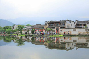 江南水乡古村落倒影美景