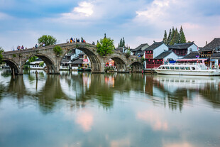 江南水乡古桥风景如画