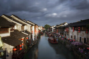 江南水乡古巷夜景风光
