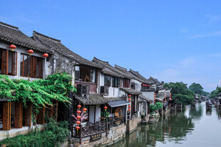 江南水乡临河古朴民居