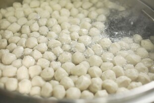 煮鱼丸