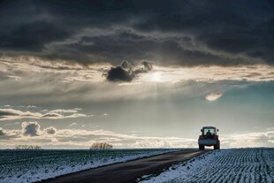 公路孤车 