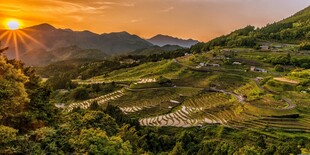 山间日落美景