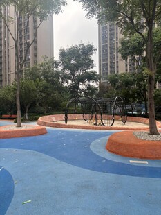 城市中的多彩户外休闲场地