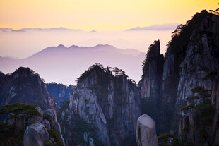 黄山壮丽日出山景