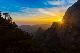 山间日出美景