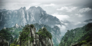 壮丽巍峨的高山景观