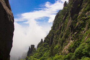 黄山奇峰云海壮丽景观