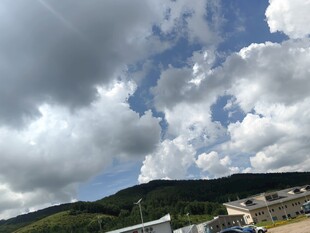 山间云景