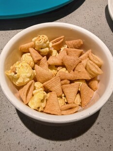 碗中美味三角脆零食