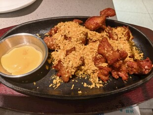 香酥炸鸡配蘸料